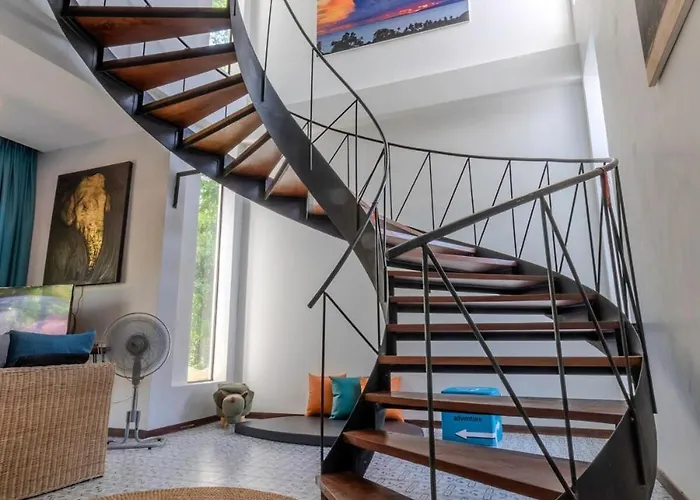 Villa Tropical 2br Garden Pool Villa, Apple Music, Padel