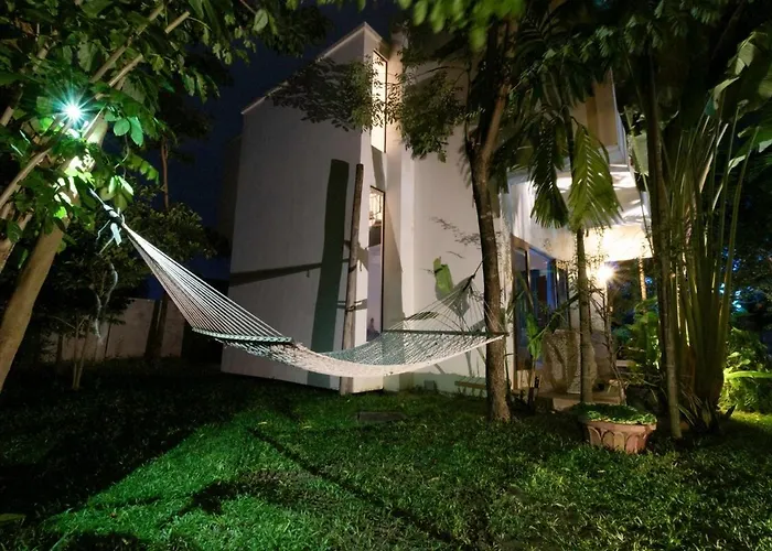 Tropical 2br Garden Pool Villa, Apple Music, Padel