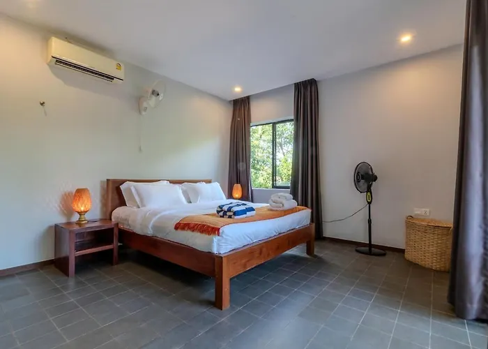 Tropical 2br Garden Pool Villa, Apple Music, Padel Villa